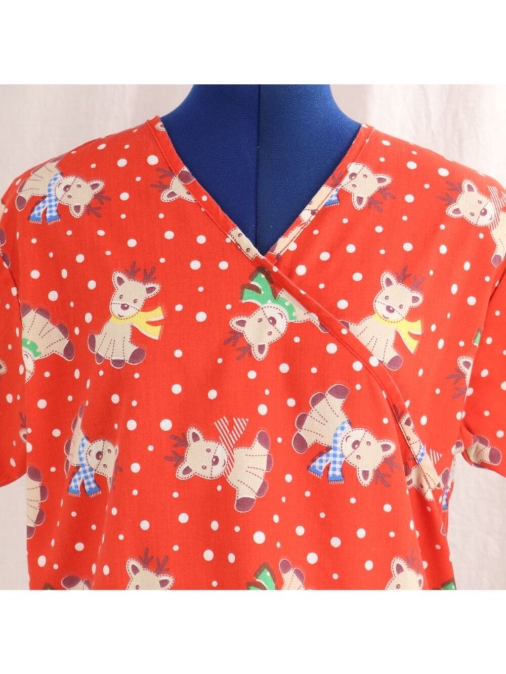 Scrub Top Womens XS Red Polka Dot Christmas Reindeer Medical Uniform Shirt VTG - Picture 4 of 9